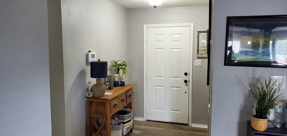 Back of entry way - 7331 Cortland Crk