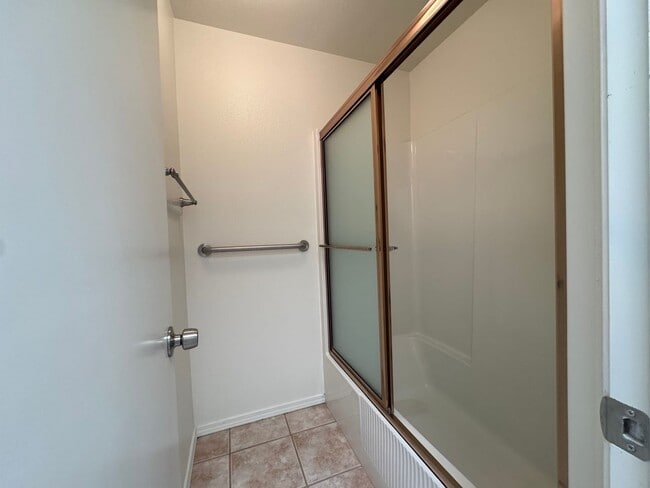 Building Photo - 612 N Lea Ave