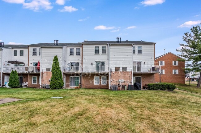 Building Photo - 14447 Cool Oak Ln