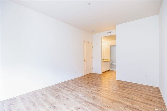 Building Photo - 2Bd/2Ba Issaquah Condo