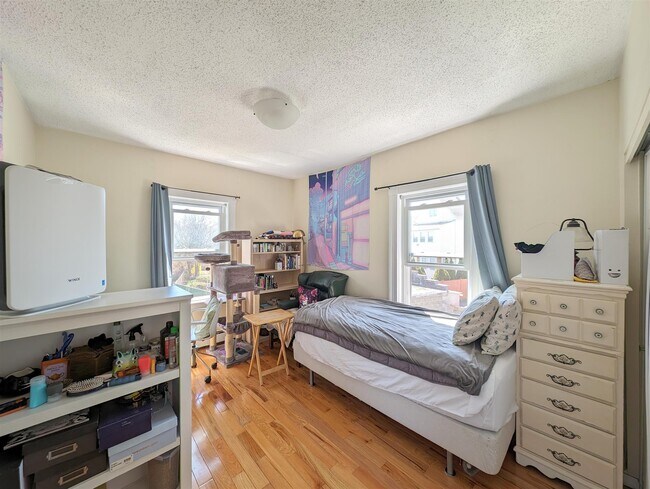 Building Photo - 489 Main St