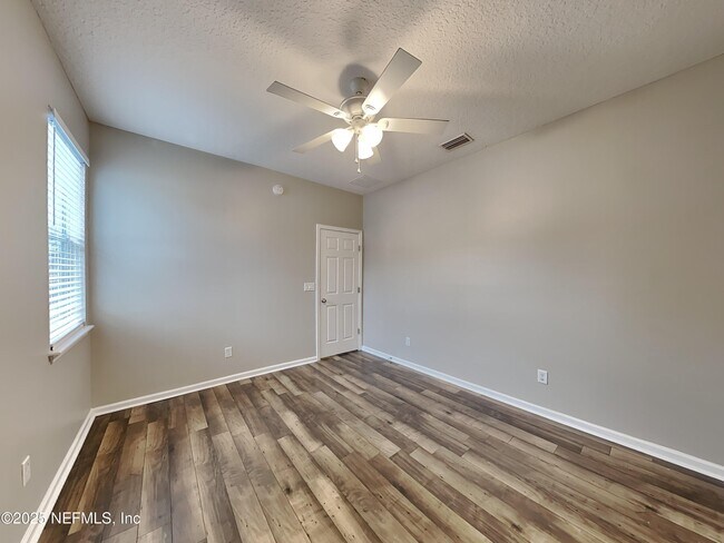 Building Photo - 440 Pine Eagle Dr