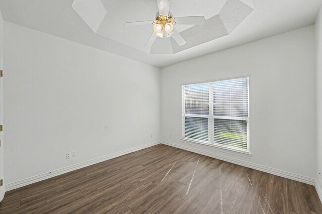 Building Photo - 3334 Hemingway Dr