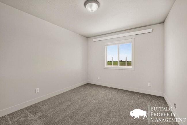 Building Photo - 6289 N Silver Fox Rd