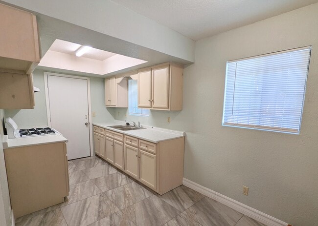 Building Photo - 8816 Norton St