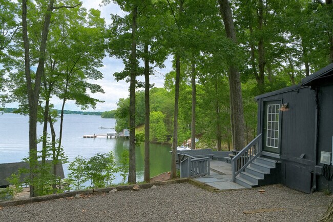 Building Photo - 152 Barksdale Ln