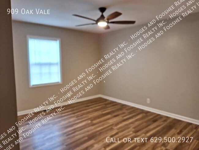 Building Photo - 909 Oak Vale Dr