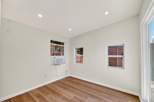 Building Photo - 935 Bunton St