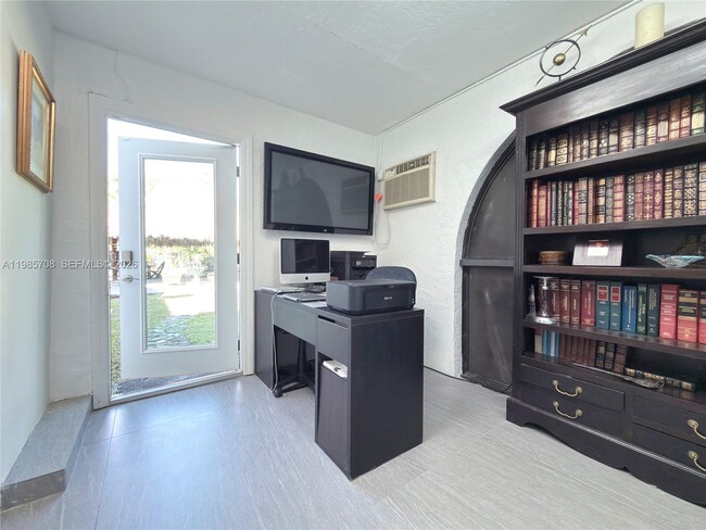 Building Photo - 7925 SW 124th St