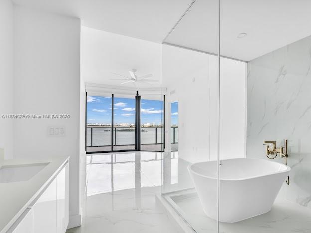 Building Photo - 700 NE 24th St