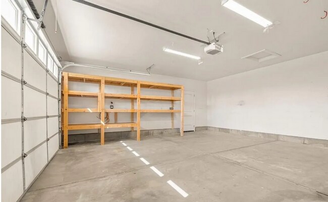 Building Photo - *$200 OFF FIRST MONTH RENT! | BEAUTIFUL 3 bed, 2 bath home in the desirable Summerfield Subdivision