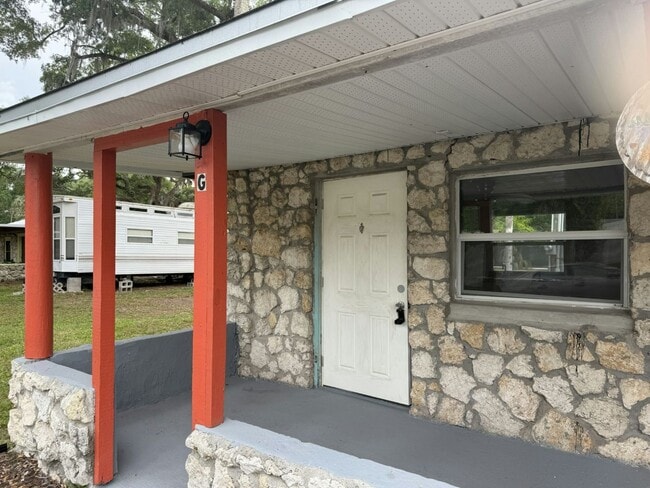 Building Photo - 14035 W River Rd