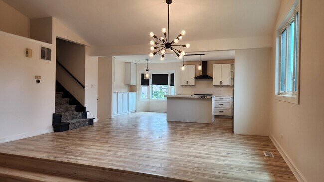 Building Photo - 7749 Lyman Ave