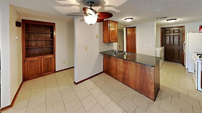 Building Photo - 7521 NW 113th Pl