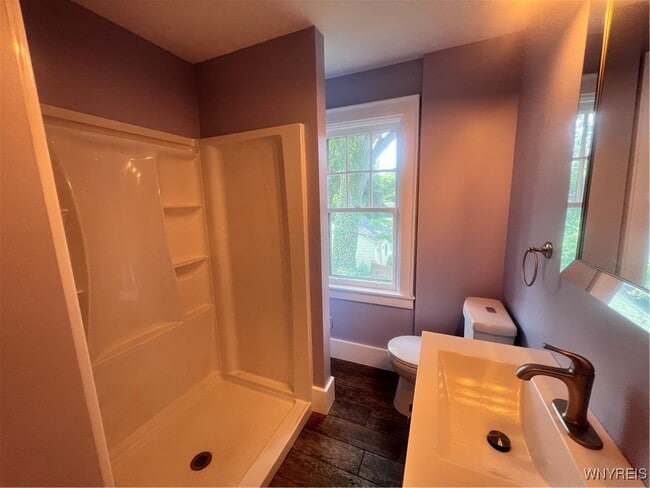 Building Photo - 909 James Ave