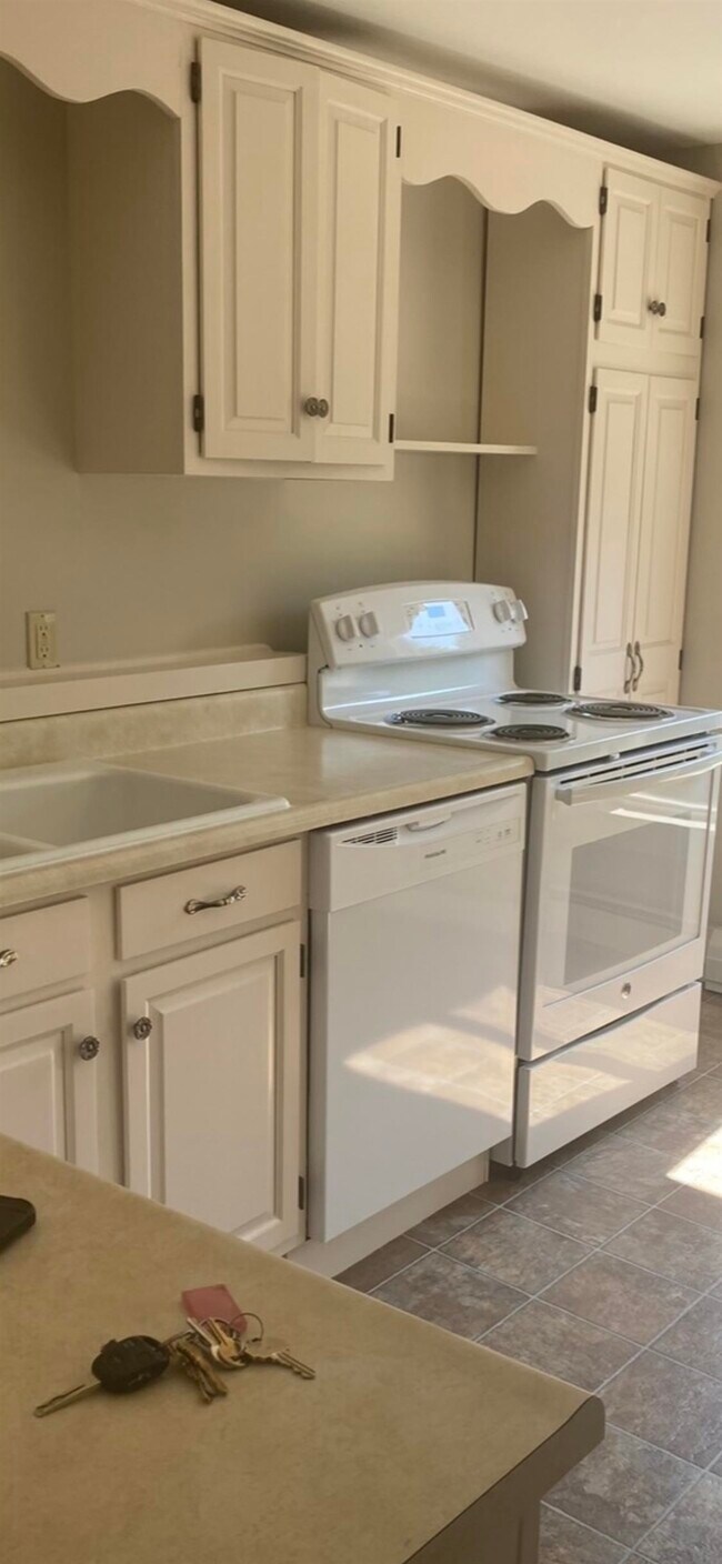 Building Photo - 36 Western Ave