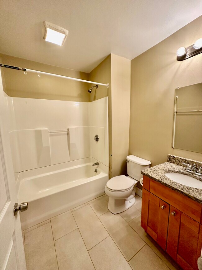 Building Photo - 76 Egmont St