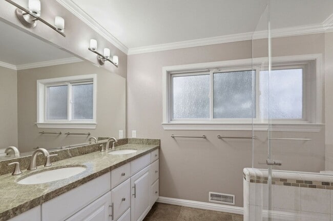 Building Photo - Remodeled 3 Bedroom 2 Bathroom Sunnyvale Home