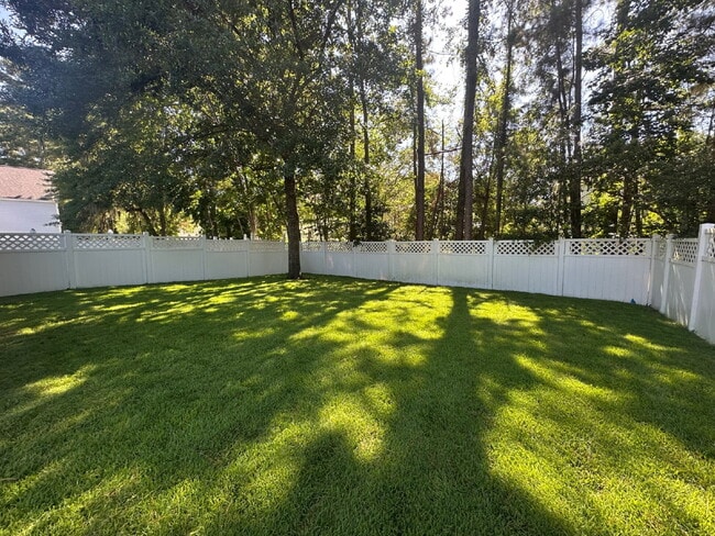 Building Photo - Four Bedroom Home with Private Fenced Back...