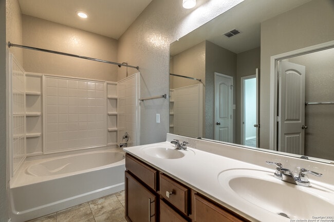 Building Photo - 682 Pond Springs