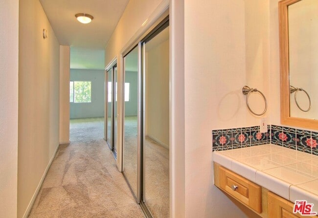 Building Photo - 521 Montana Ave