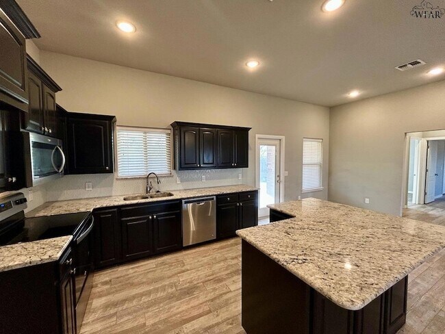 Building Photo - 5025 Olivia Ln