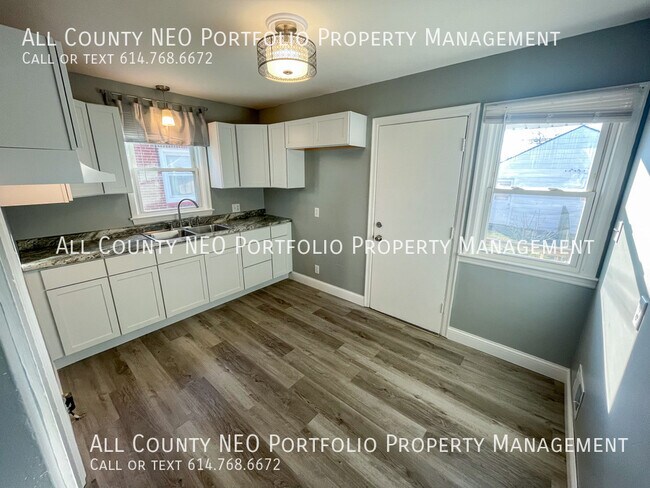 Building Photo - 35 N Brinker Ave