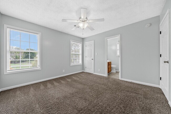 Building Photo - 402 Faulkner Dr