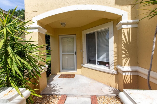 Building Photo - 1011 Arezzo Cir