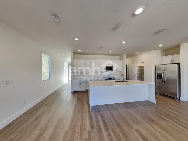 Building Photo - 10378 Beaver Tail St