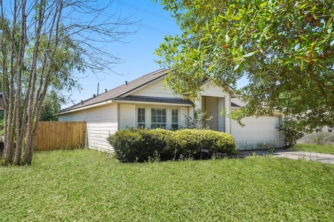 Building Photo - 420 Woodlake Dr