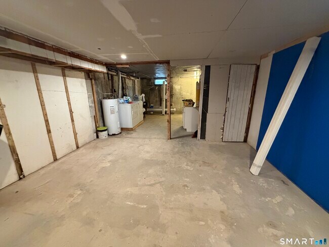 Building Photo - 21 Oak Ave Ext