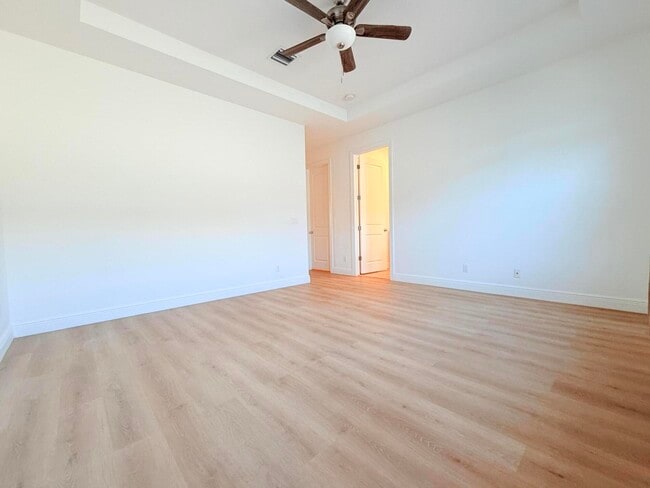 Building Photo - 2074 Dickens Terrace