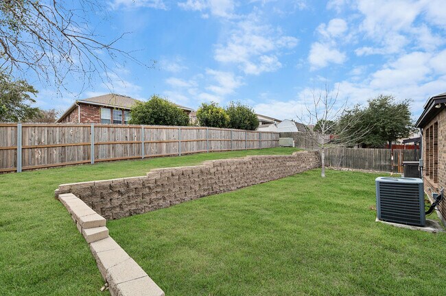 Building Photo - 1427 Sun Garden