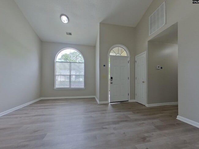 Building Photo - 123 Cranley Rd