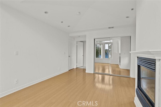 Building Photo - 231 E Burbank Blvd