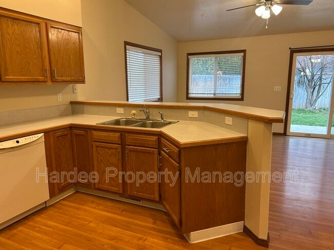 Building Photo - 2254 N Zircon Ave