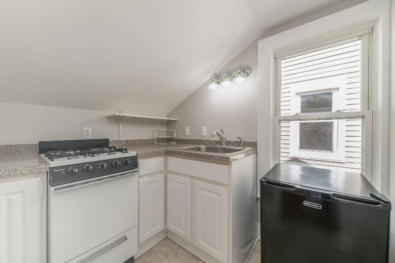 Kitchen - 304 College St