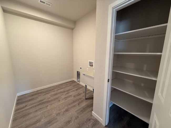 Building Photo - 5989-5991 Hanson Ct