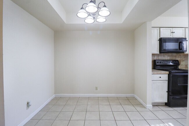 Building Photo - 1 Bed | 1 Bath in South Tulsa!