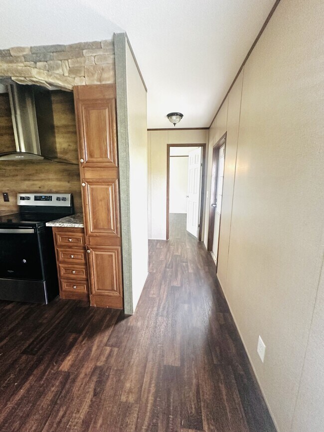 Building Photo - 207 Juniper Rd