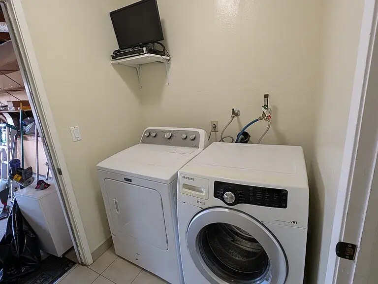 Building Photo - 130 Avenida Espana