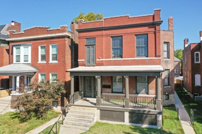 Building Photo - Perfect for BJC Residents/Frequenters