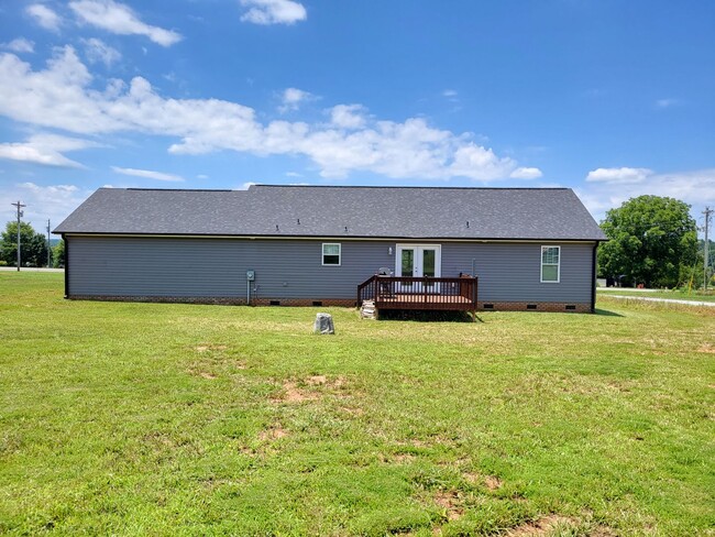 Building Photo - 3 bedroom home in Lincolnton