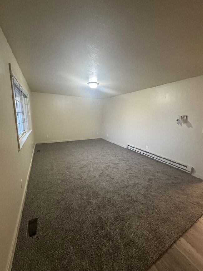 Building Photo - 3 bedroom, 2 bath Single Family Home, Vernal