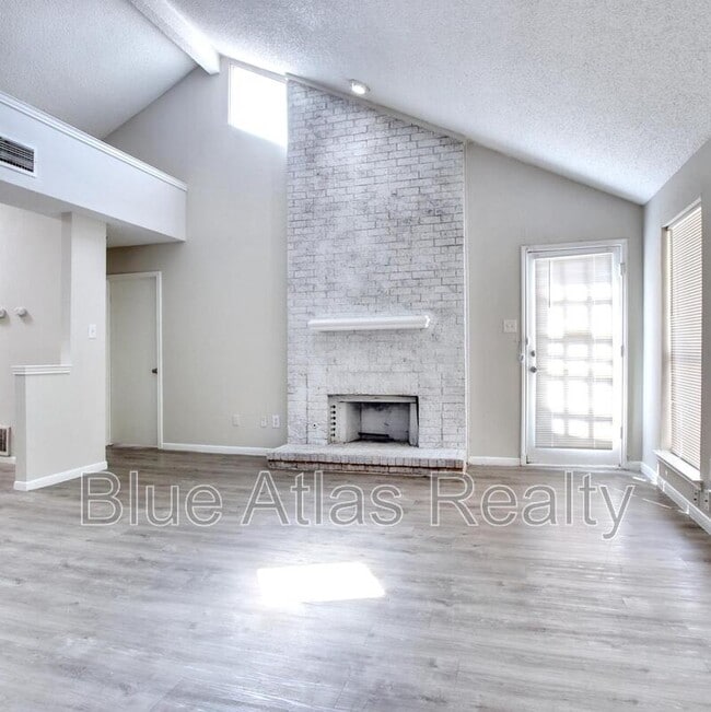 Building Photo - 712 Via Miramonte