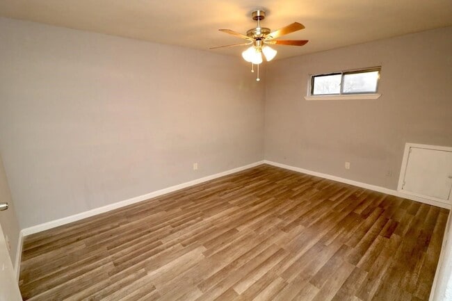Building Photo - 806 Courtenay Pl