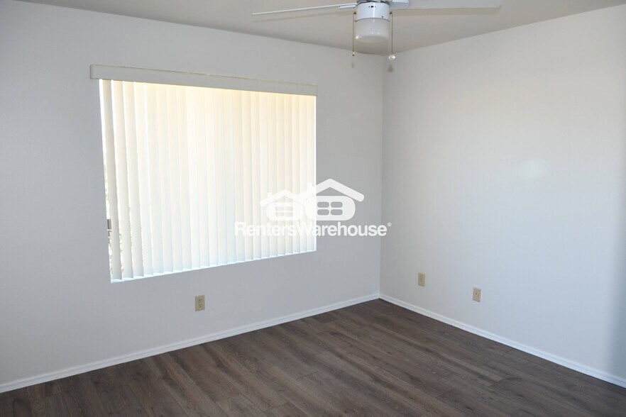 Building Photo - 10700 E Hope Dr