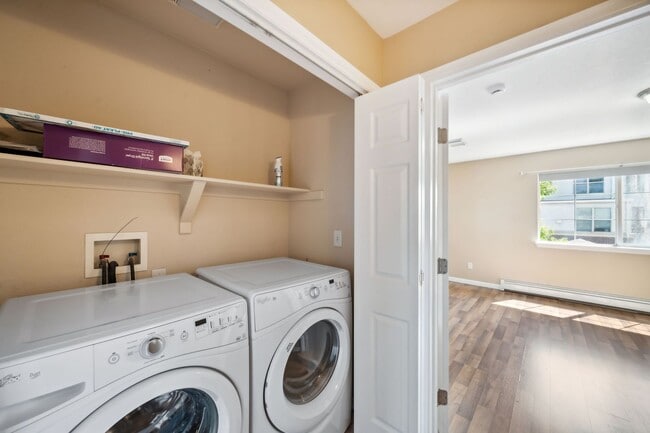 Building Photo - Spacious 3BD, 3.5BA Platt Park Home with Finished Basement and 2-Car Garage