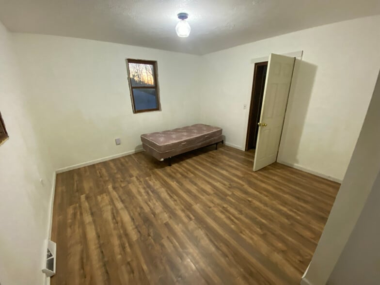 Building Photo - 2085 Cedar St